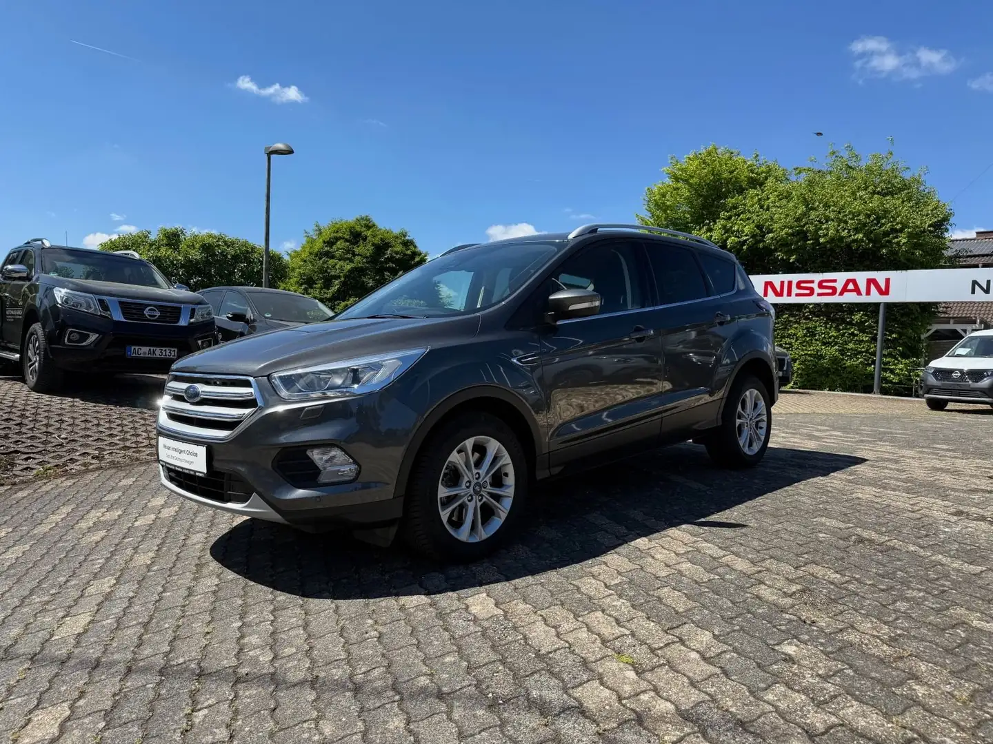 Ford Kuga 2.0 TDCI 2x4 150PS Titanium Gris - 2