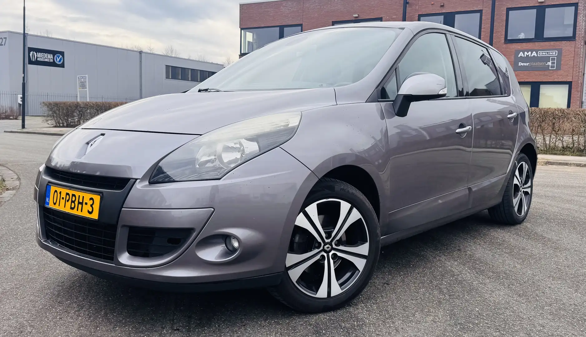 Renault Megane 1.4 TCE Celsium Nieuw APK met Grote Beurt Grijs - 1
