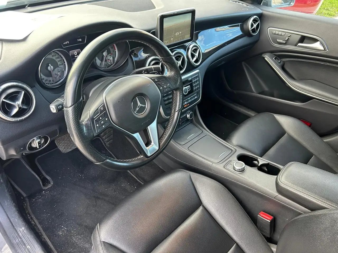 Mercedes-Benz CLA снимка Mercedes-Benz CLA