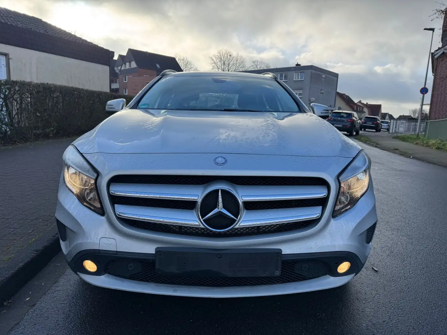 Mercedes-Benz GLA 220 CDI  Automatik Mwst. Navi SHZ TÜV Camera Argent - 2