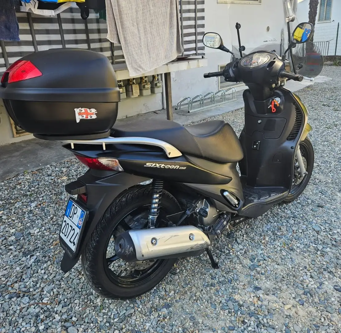 Suzuki Sixteen 150 Zwart - 1