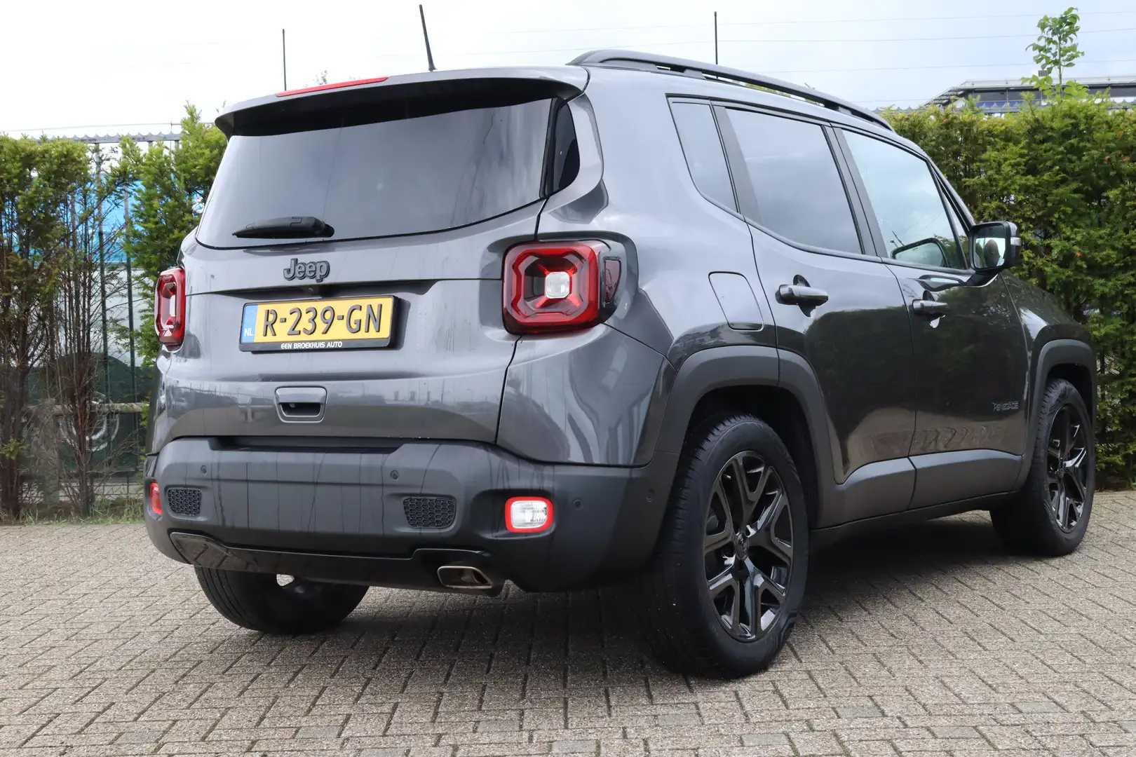 Jeep Renegade 1.3T DDCT S | Adaptieve Cruise | Schuifdak | Kenwo Grijs - 2