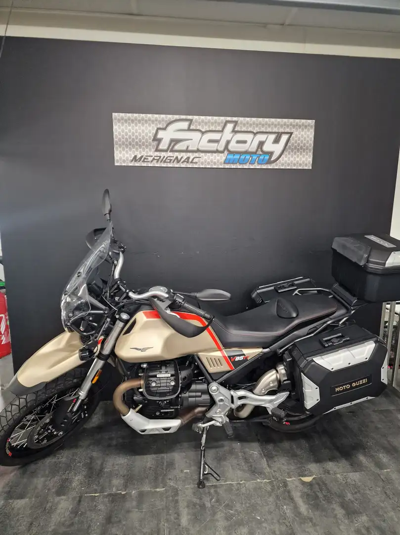 Moto Guzzi V 85 TT Beige - 1