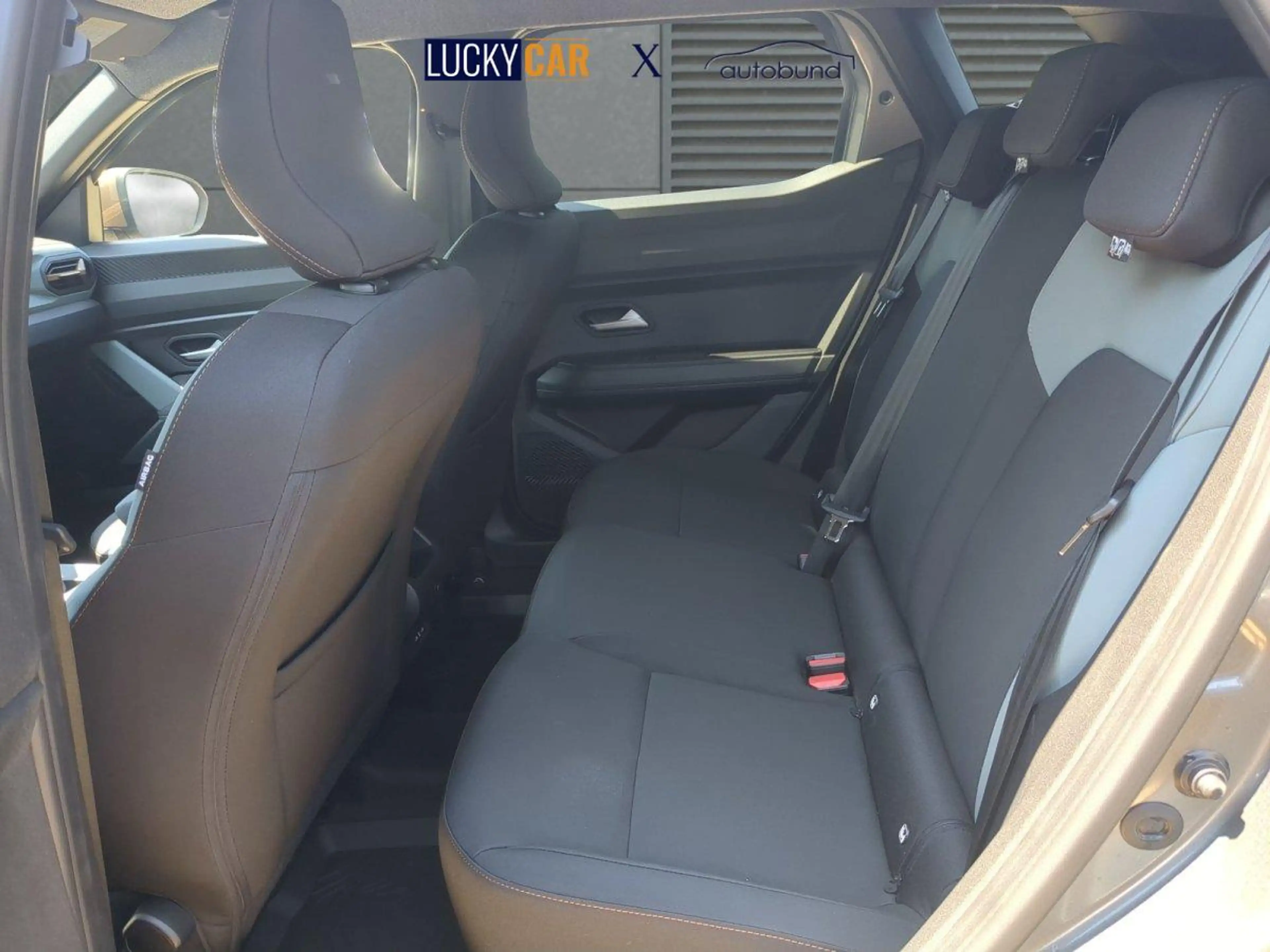 Dacia Duster Extreme Navi+LKHZ+SHZ+RFK TCe 140 103 kW (140 P... — photo 6