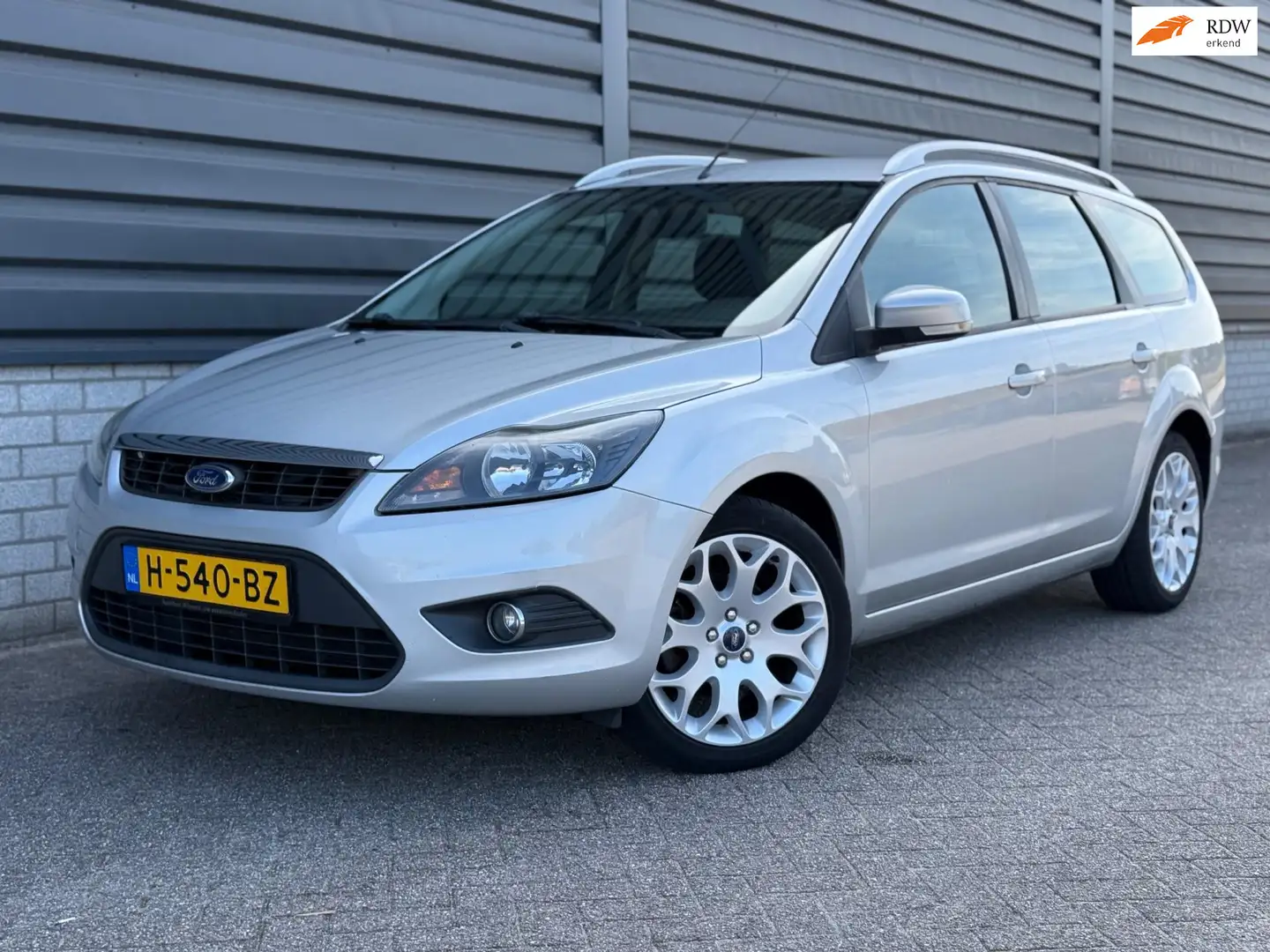 Ford Focus Wagon 1.6 Trend Navi Cruise Airco Camera Trekhaak Grau - 1
