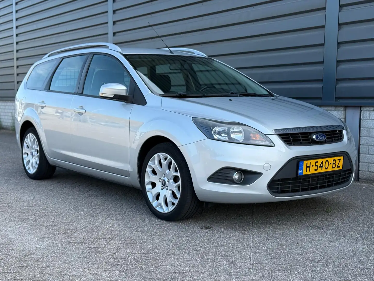 Ford Focus Wagon 1.6 Trend Navi Cruise Airco Camera Trekhaak Grau - 2