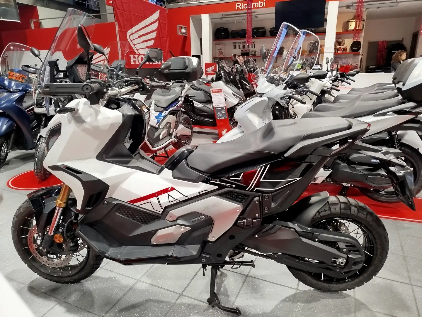 Honda X-ADV X-ADV 750 '23 Bianco - 2