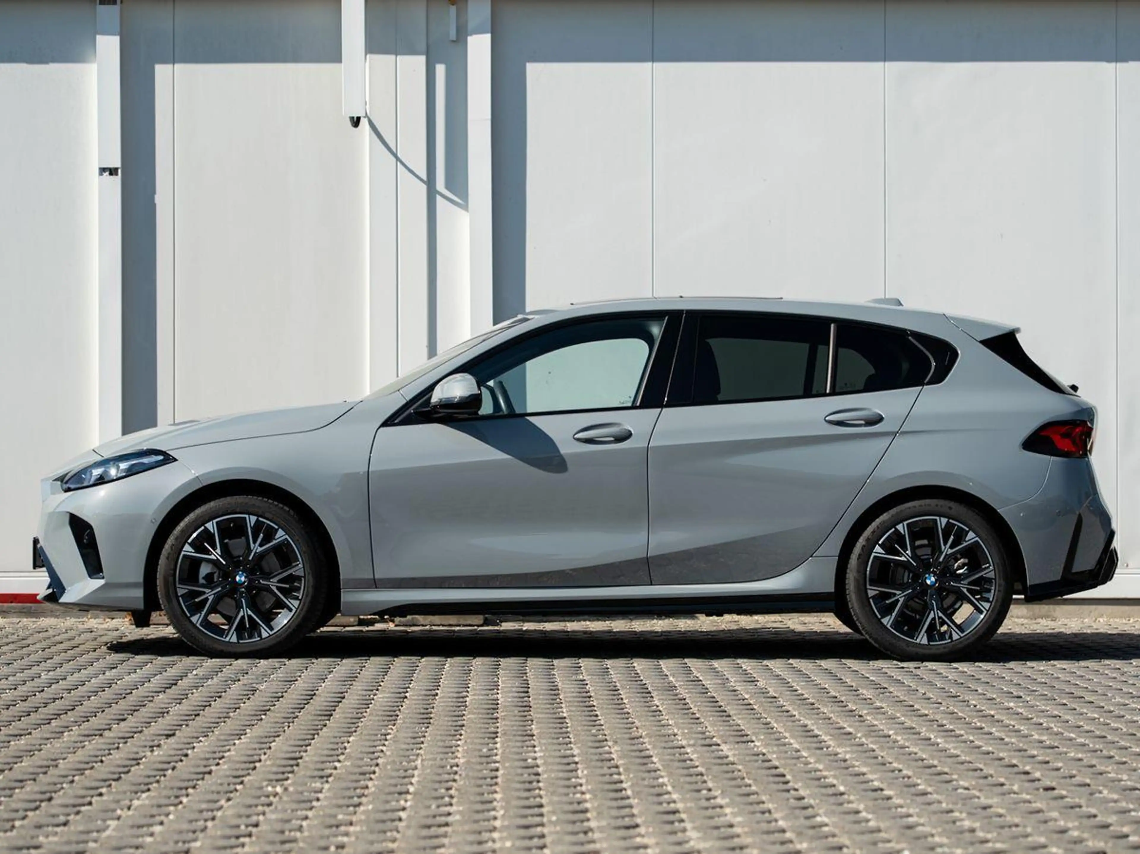 BMW 118 d M-Sport PANO KoZg aLED DrAssPlus Wireless — photo 9