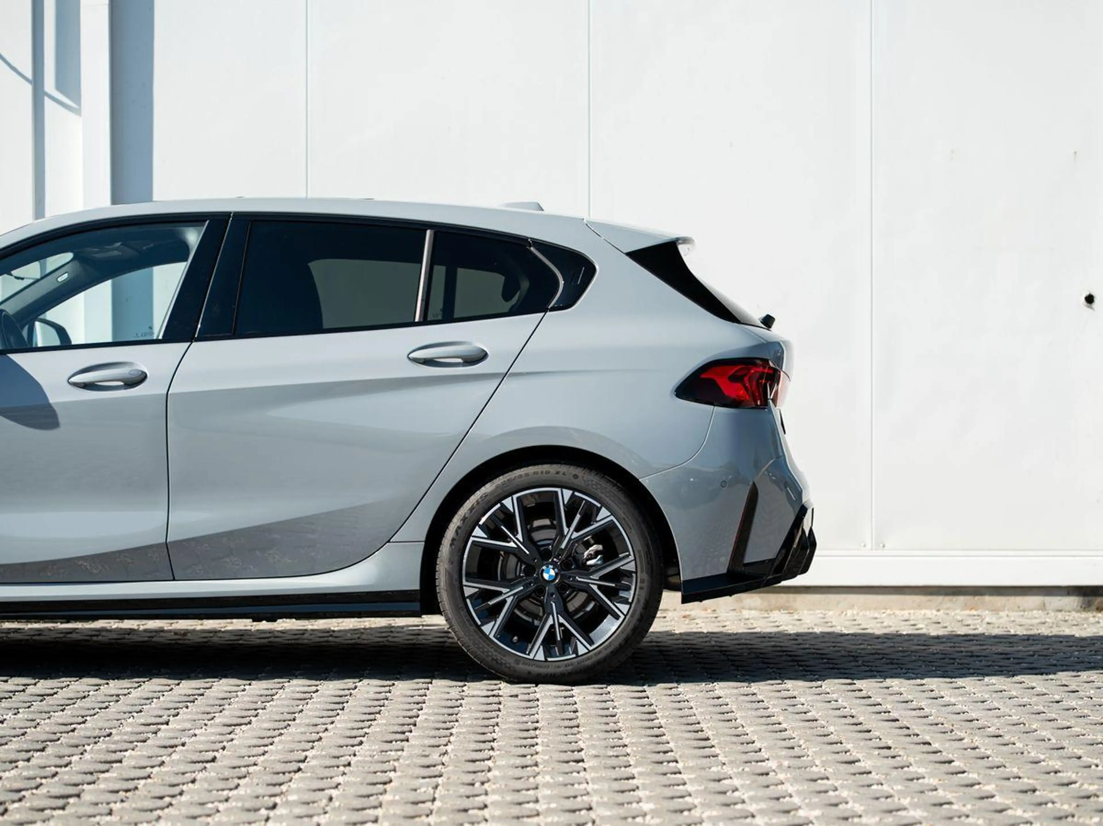 BMW 118 d M-Sport PANO KoZg aLED DrAssPlus Wireless — photo 11
