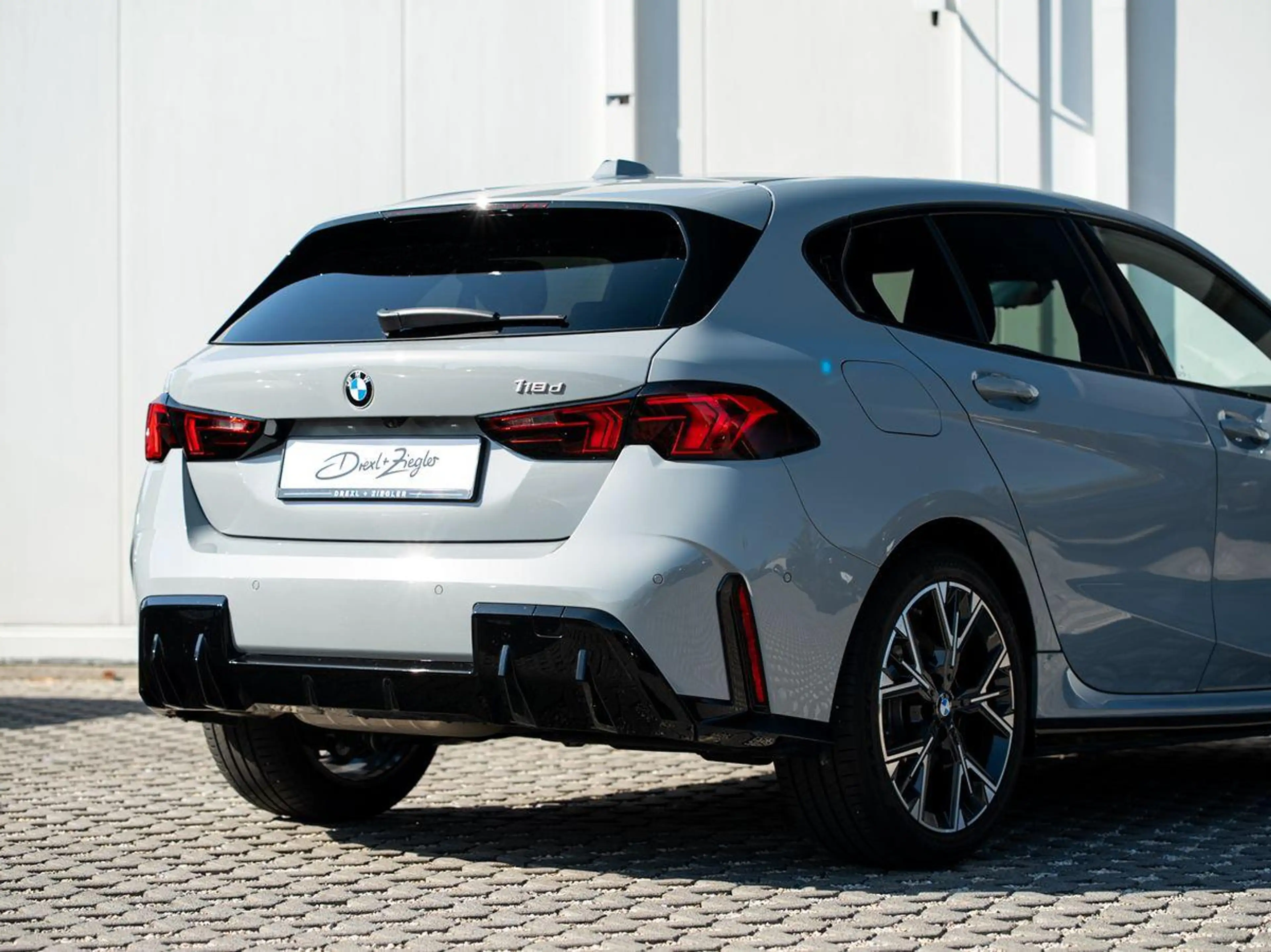 BMW 118 d M-Sport PANO KoZg aLED DrAssPlus Wireless — photo 8