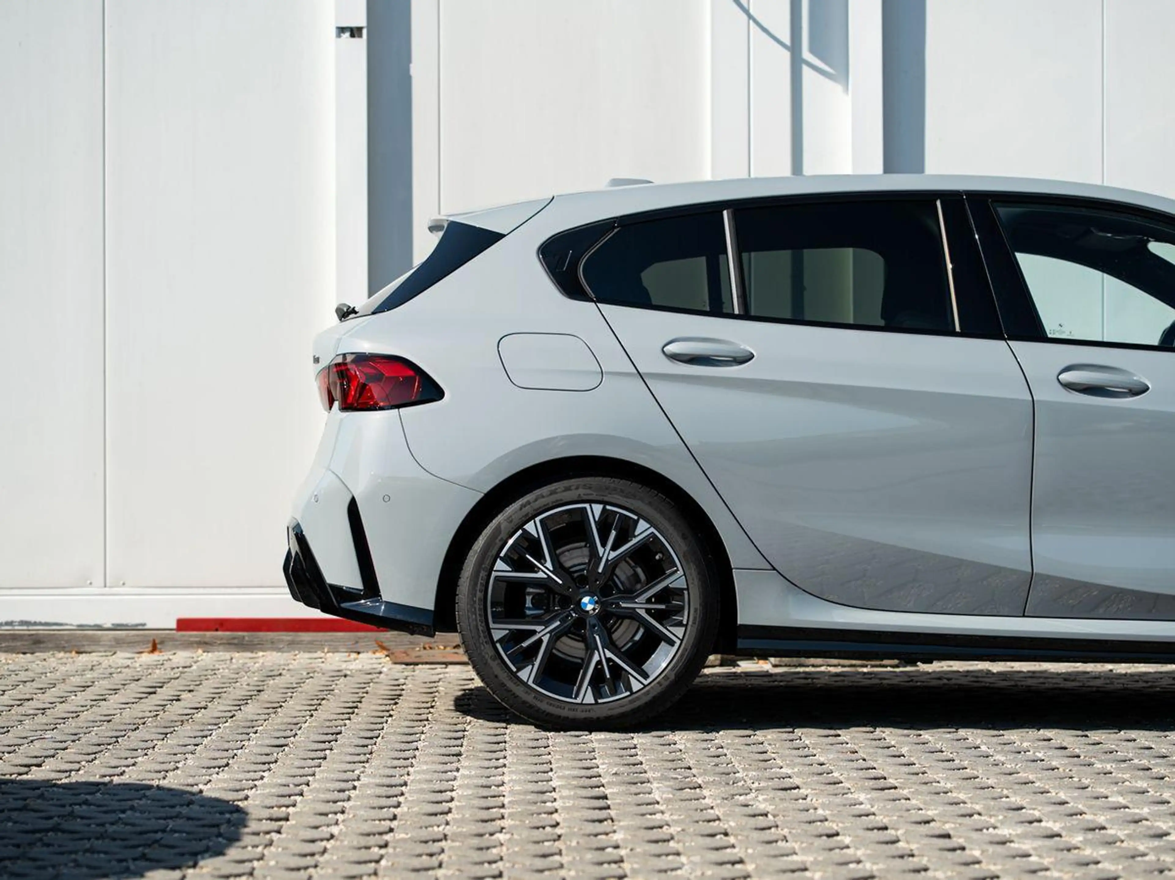 BMW 118 d M-Sport PANO KoZg aLED DrAssPlus Wireless — photo 6
