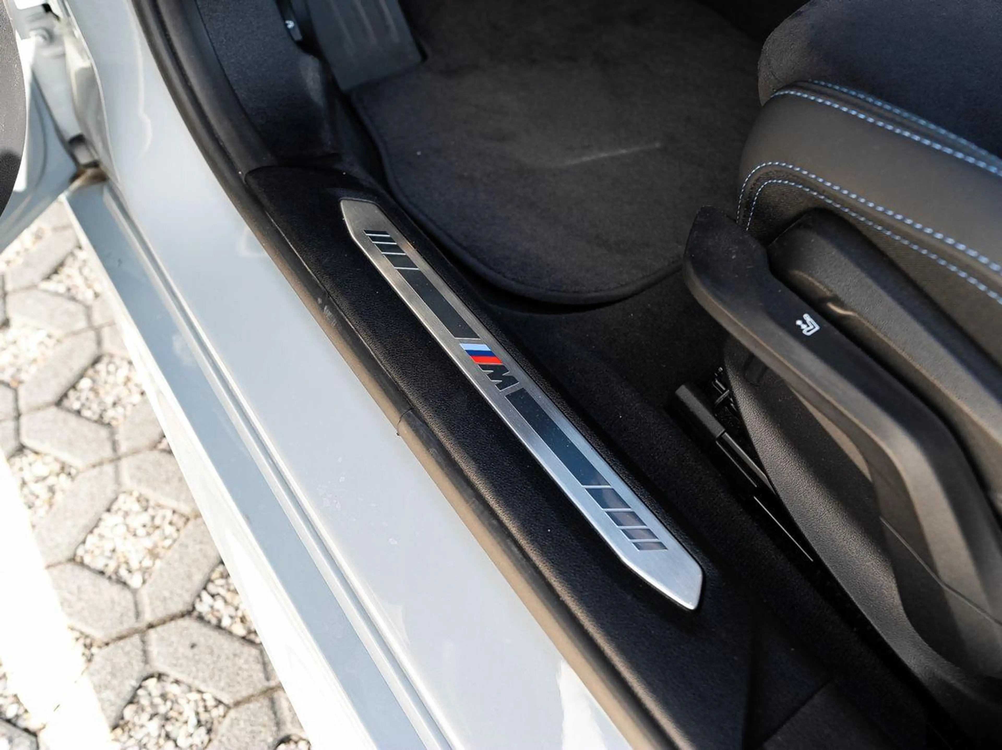 BMW 118 d M-Sport PANO KoZg aLED DrAssPlus Wireless — photo 13