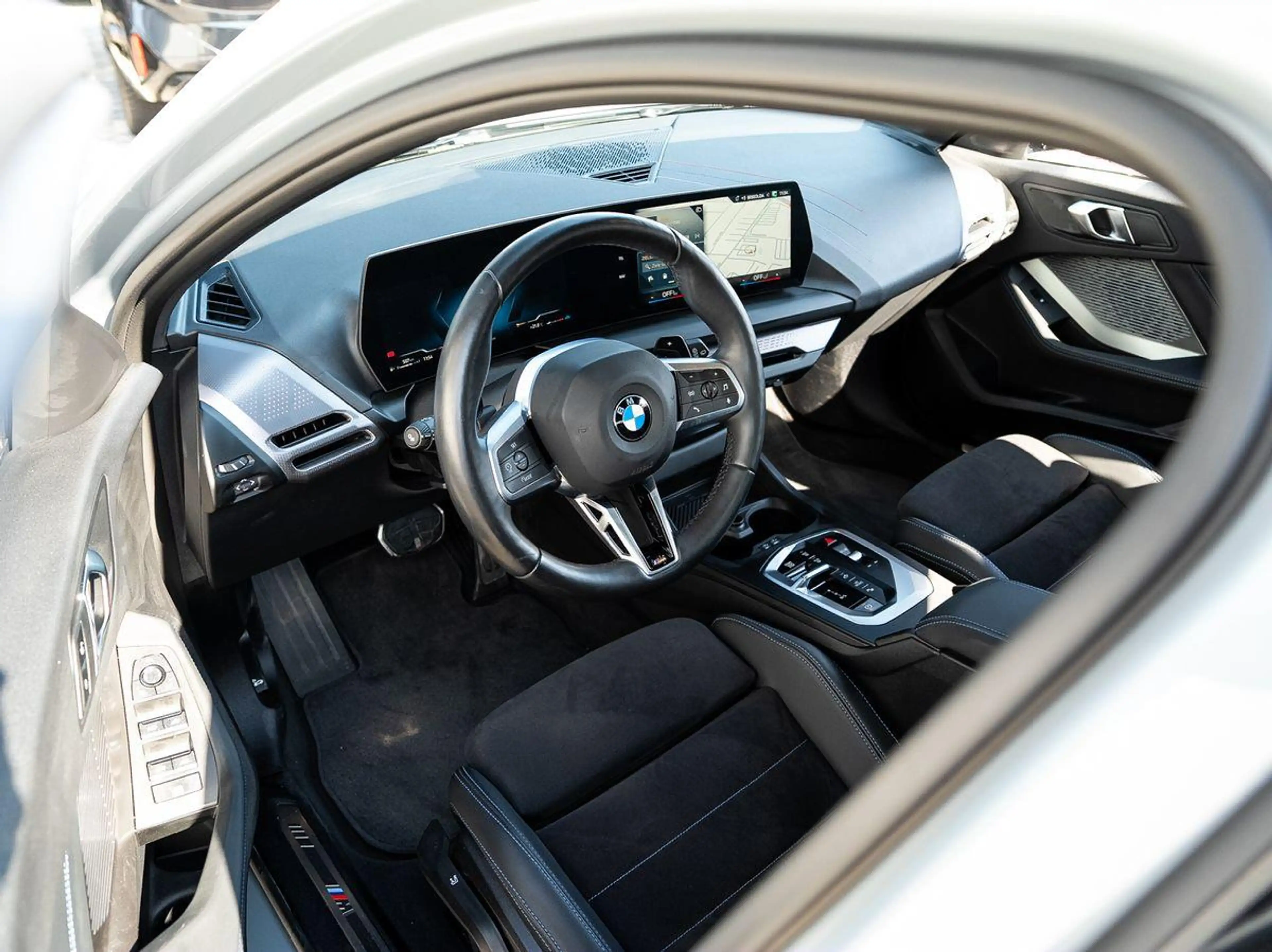 BMW 118 d M-Sport PANO KoZg aLED DrAssPlus Wireless — photo 12