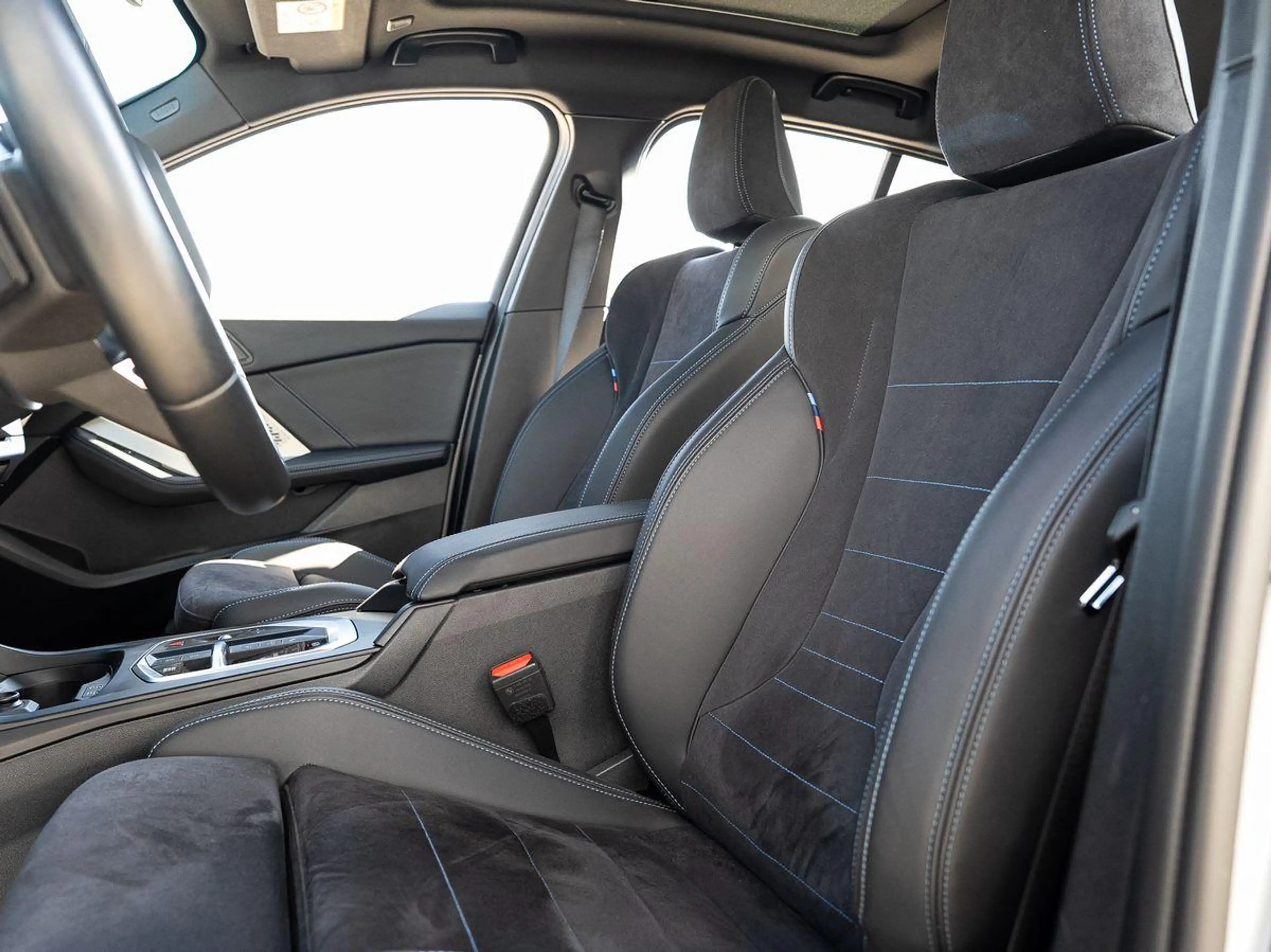 BMW 118 d M-Sport PANO KoZg aLED DrAssPlus Wireless — photo 15