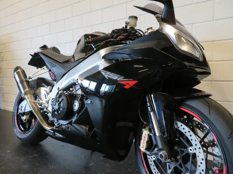 Aprilia RSV4 - foto 8