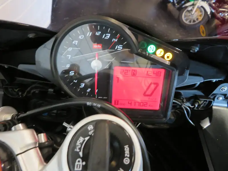 Aprilia RSV4 - foto 6