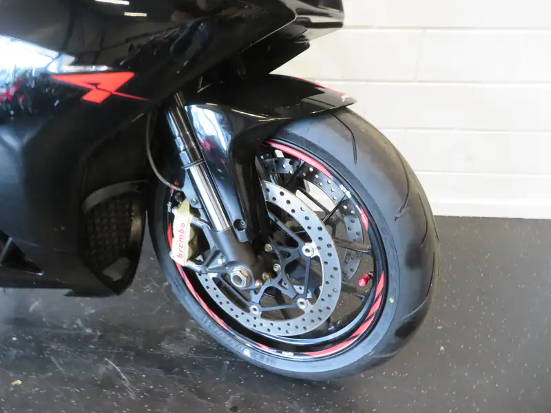 Aprilia RSV4 - foto 7