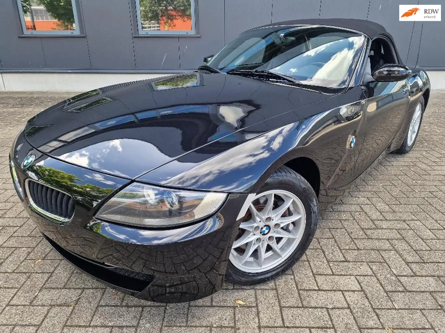 BMW Z4 Roadster 2.5si Executive, lage aantoonbare KM-stan Černá - 1