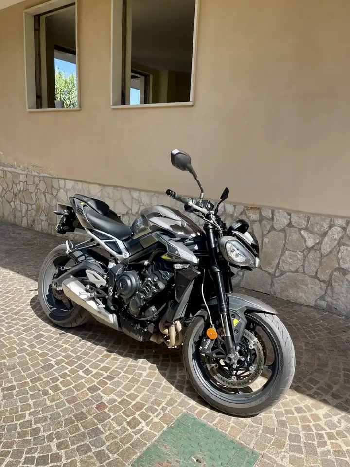 Triumph Street Triple 765