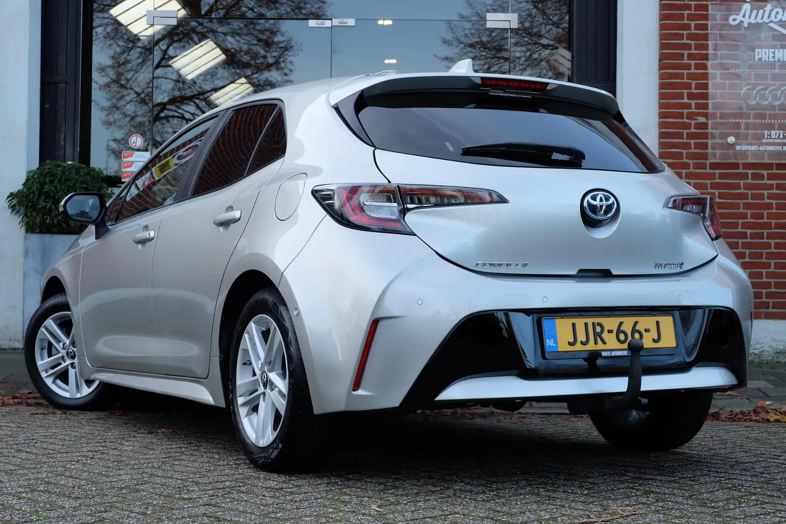 Toyota Corolla 1.8 Hybrid Business / Garantie t/m '30 / 1ste eig. Grijs - 2