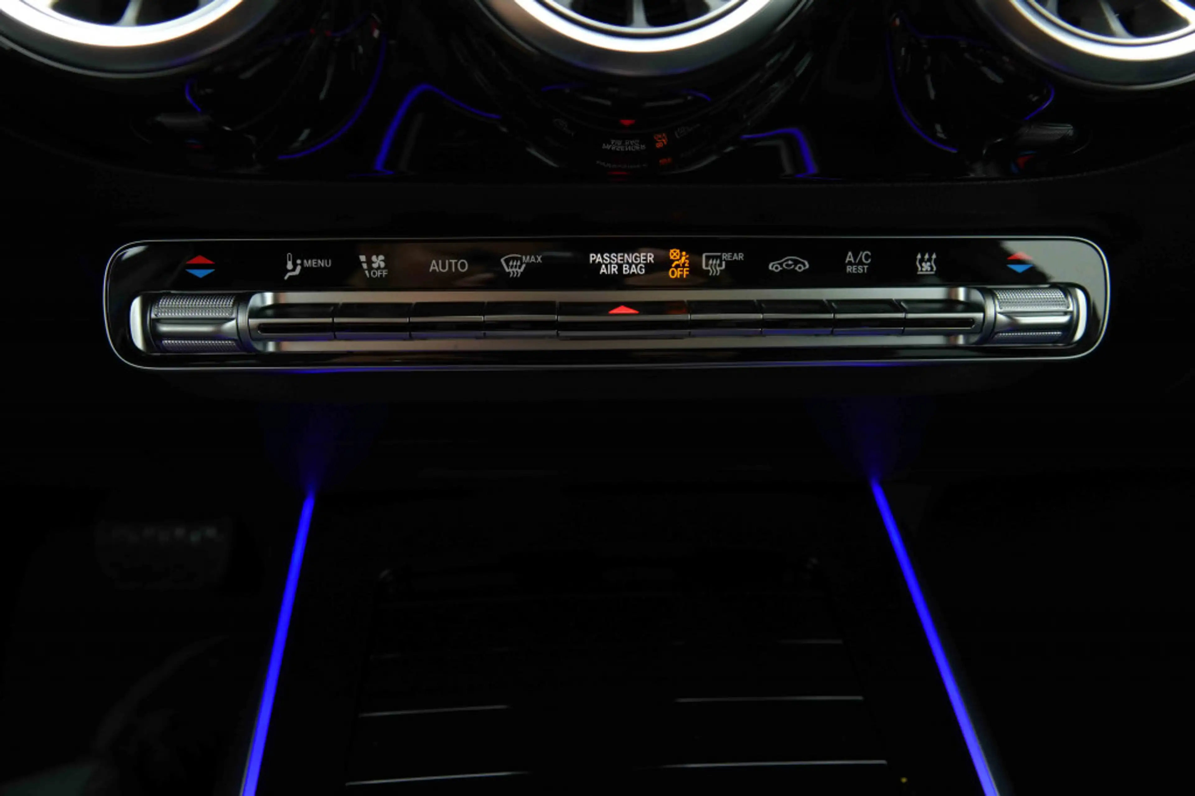 Mercedes-Benz GLA 250 GLA 250 PHEV 218 Progressive | GPS | Camera | Night Pack | LED Lights — photo 14