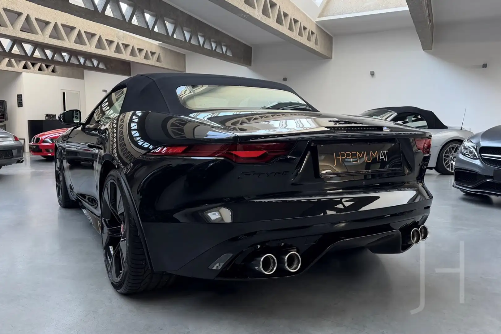 Jaguar F-Type P 450 AWD Cabrio Schwarz - 1