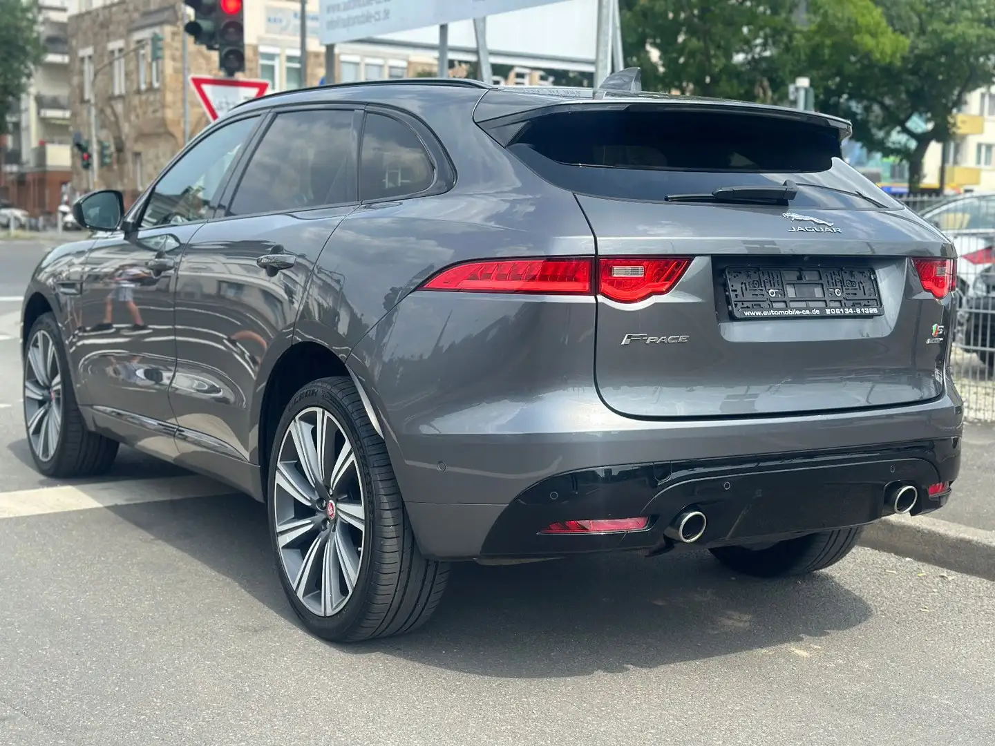 Jaguar F-Pace F-PACE S AWD QUICKSHIFT*22`LM+PANO+HEADUP+KAM* Gris - 2