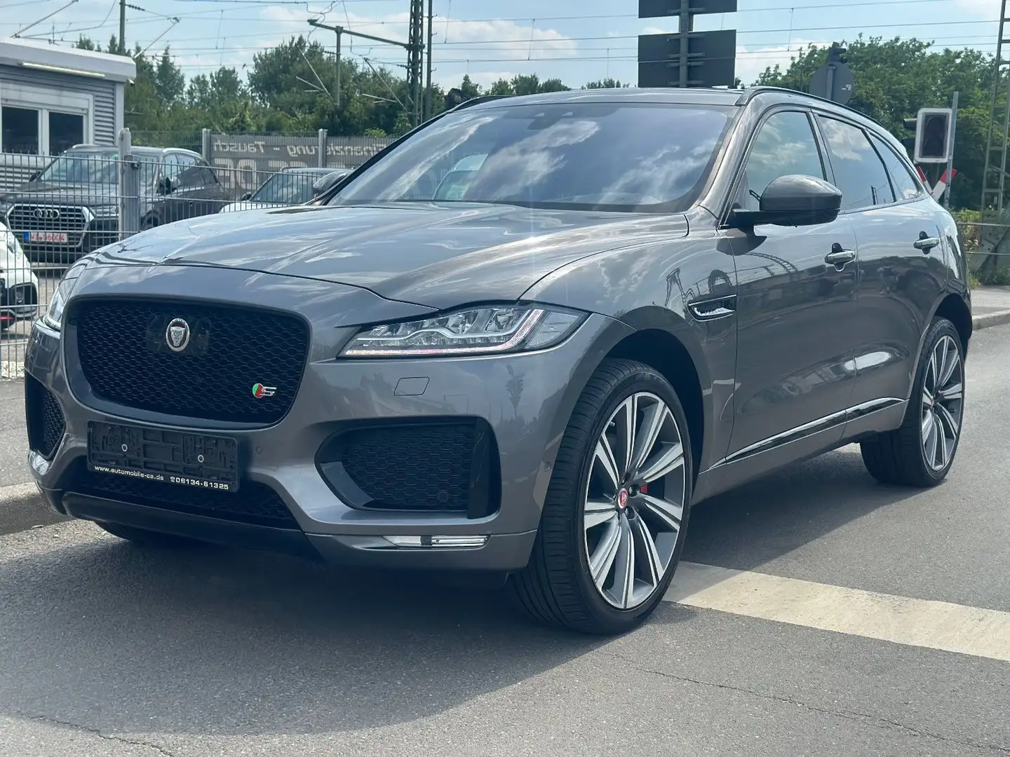 Jaguar F-Pace F-PACE S AWD QUICKSHIFT*22`LM+PANO+HEADUP+KAM* Grau - 1