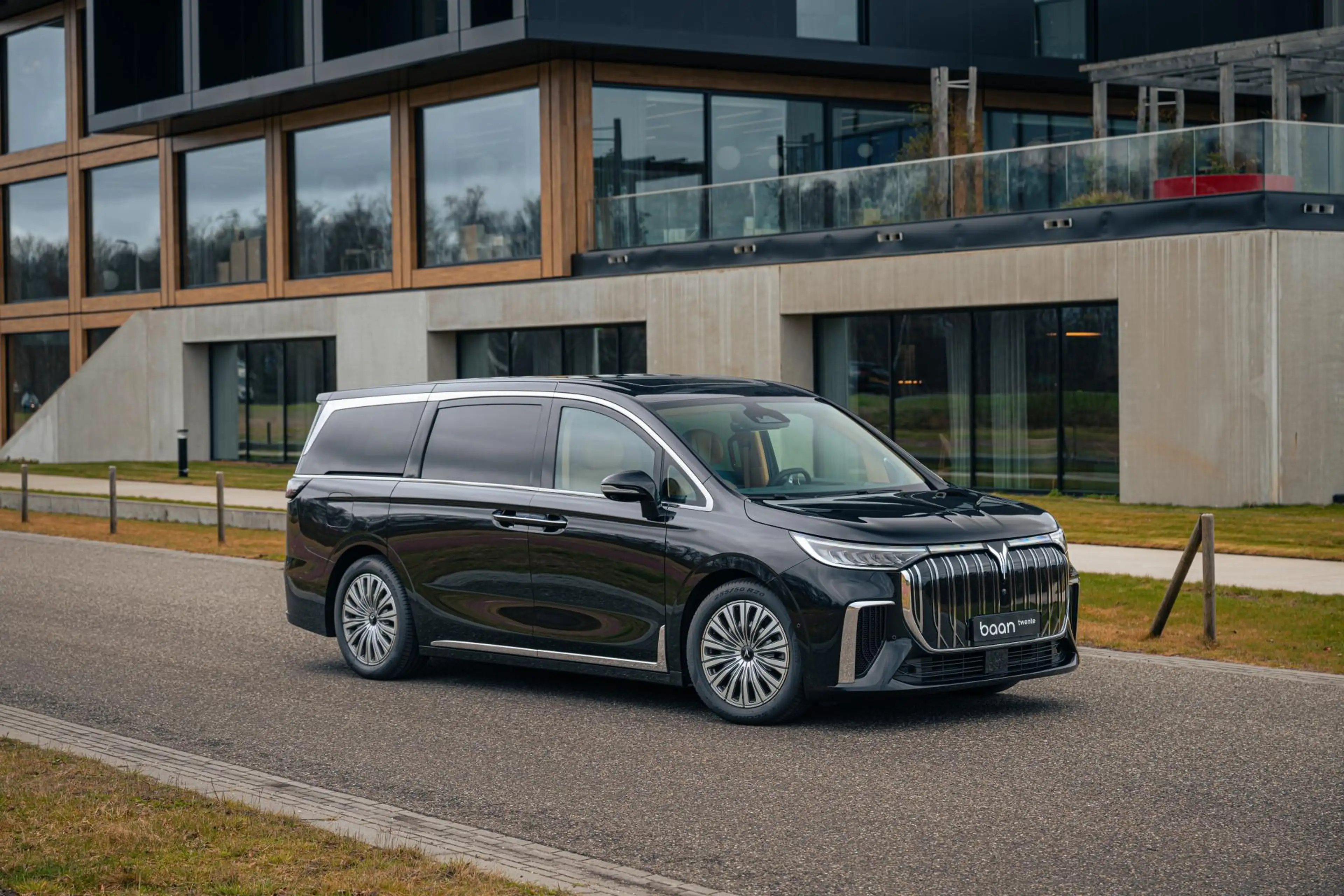 Voyah Dream Flagship Edition 109 kWh l Bi-directioneel l 4WD l — photo 6