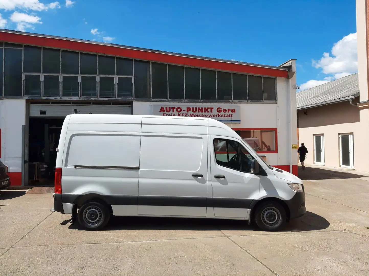 Mercedes-Benz Sprinter 314 NAVI*KLIMA*AHK*KAMERA*STHZG*MBUX Weiß - 1