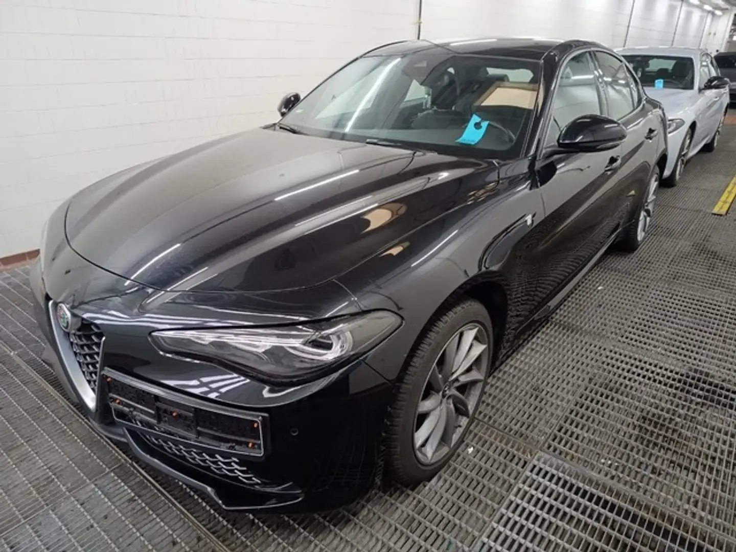Alfa Romeo Giulia TI TURBO Q4*MATRIX*ACC*AT8*MY23*TRAUMHAFT Fekete - 2