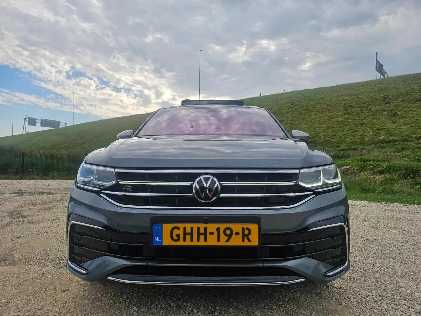 Volkswagen Tiguan Allspace R-Line 7-zits/ Pano/ Led Gri - 2