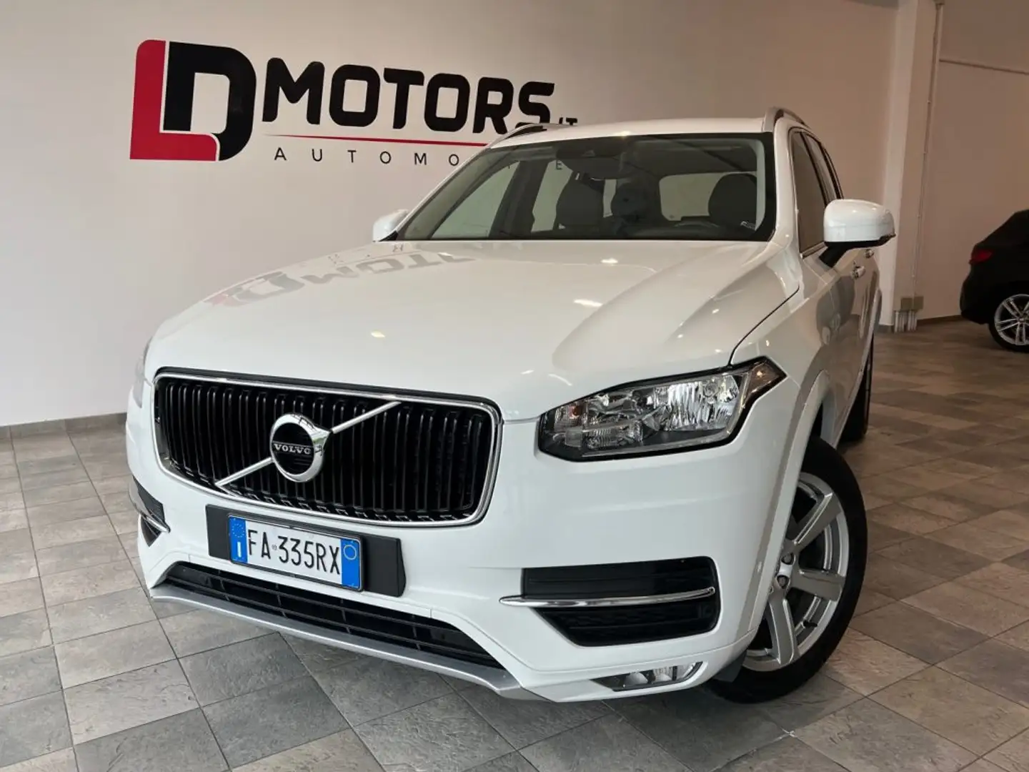 Volvo XC90 D5 AWD Geartronic Momentum Bianco - 2