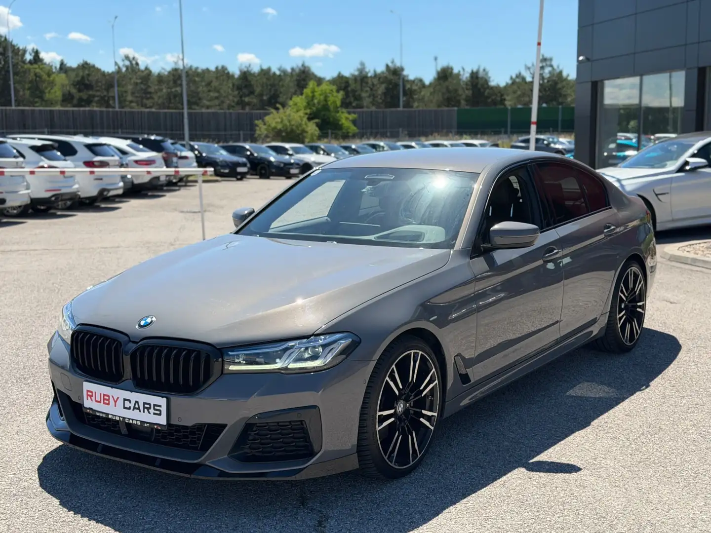 BMW 520 5er - 520 d LCI M Sport Individal Silber - 2