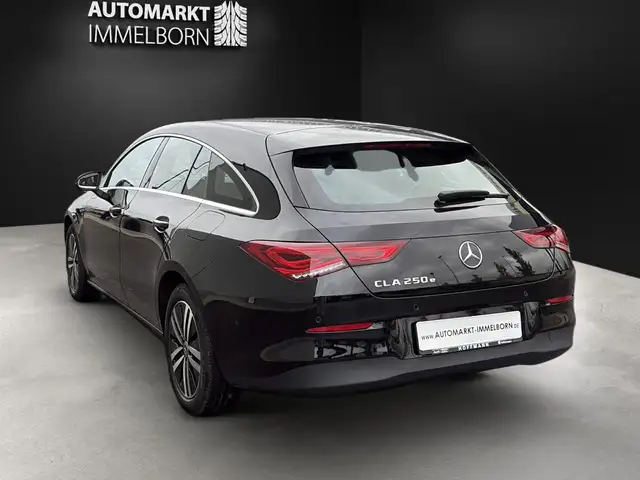 Mercedes-Benz 250 view 5