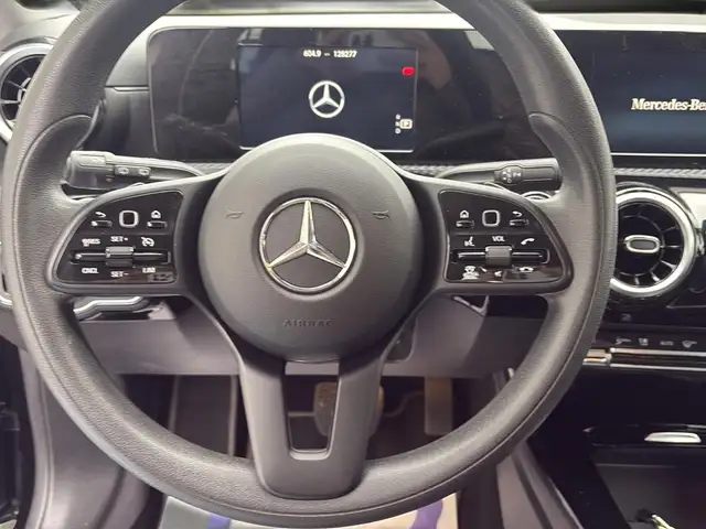 Mercedes-Benz 250 view 14