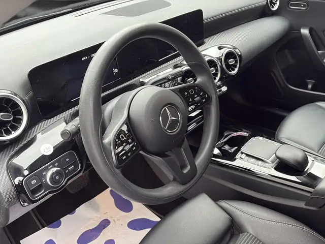 Mercedes-Benz 250 view 13
