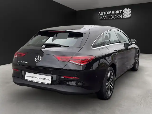 Mercedes-Benz 250 view 7