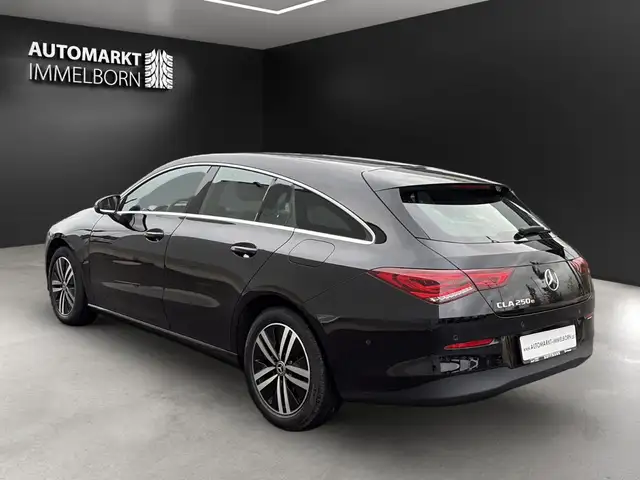 Mercedes-Benz 250 view 6