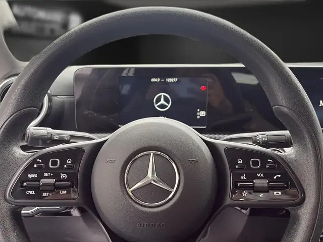 Mercedes-Benz 250 view 15