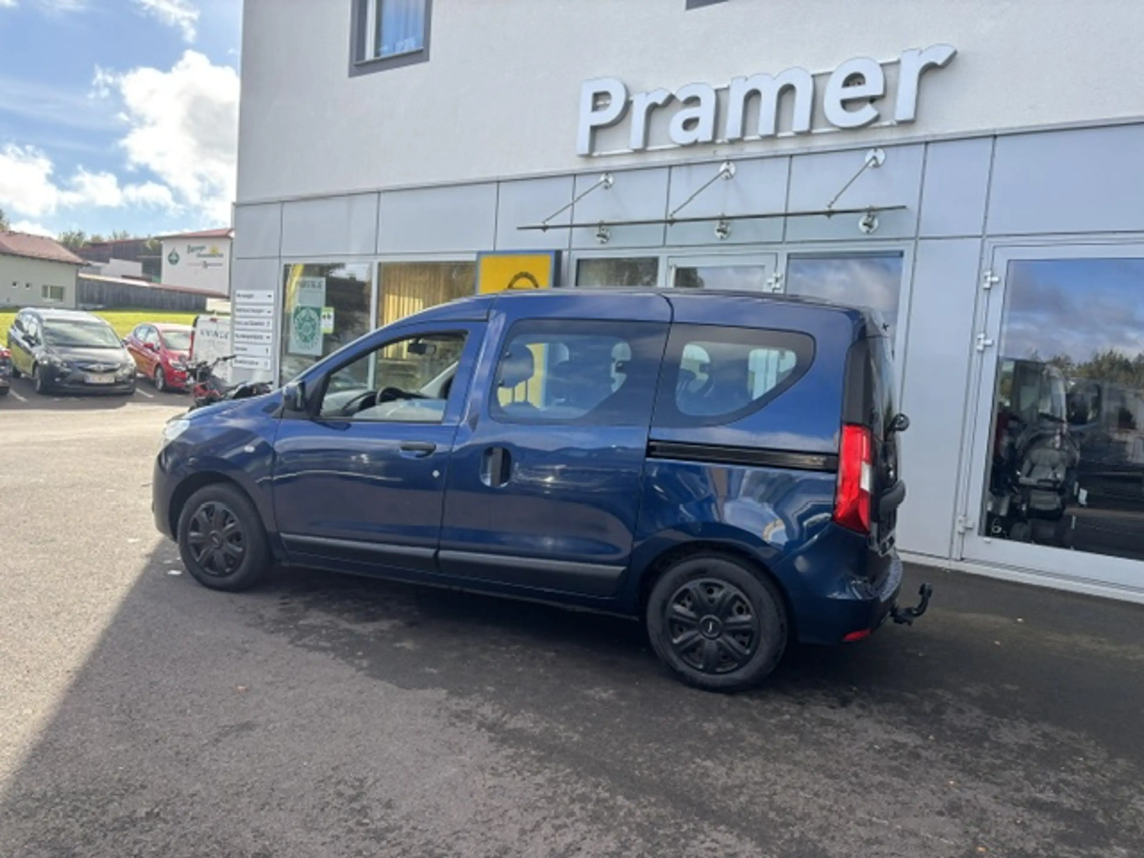 Dacia Dokker Supreme **Anhängekupplung, NAVI, 2 Schiebetüren** — photo 12