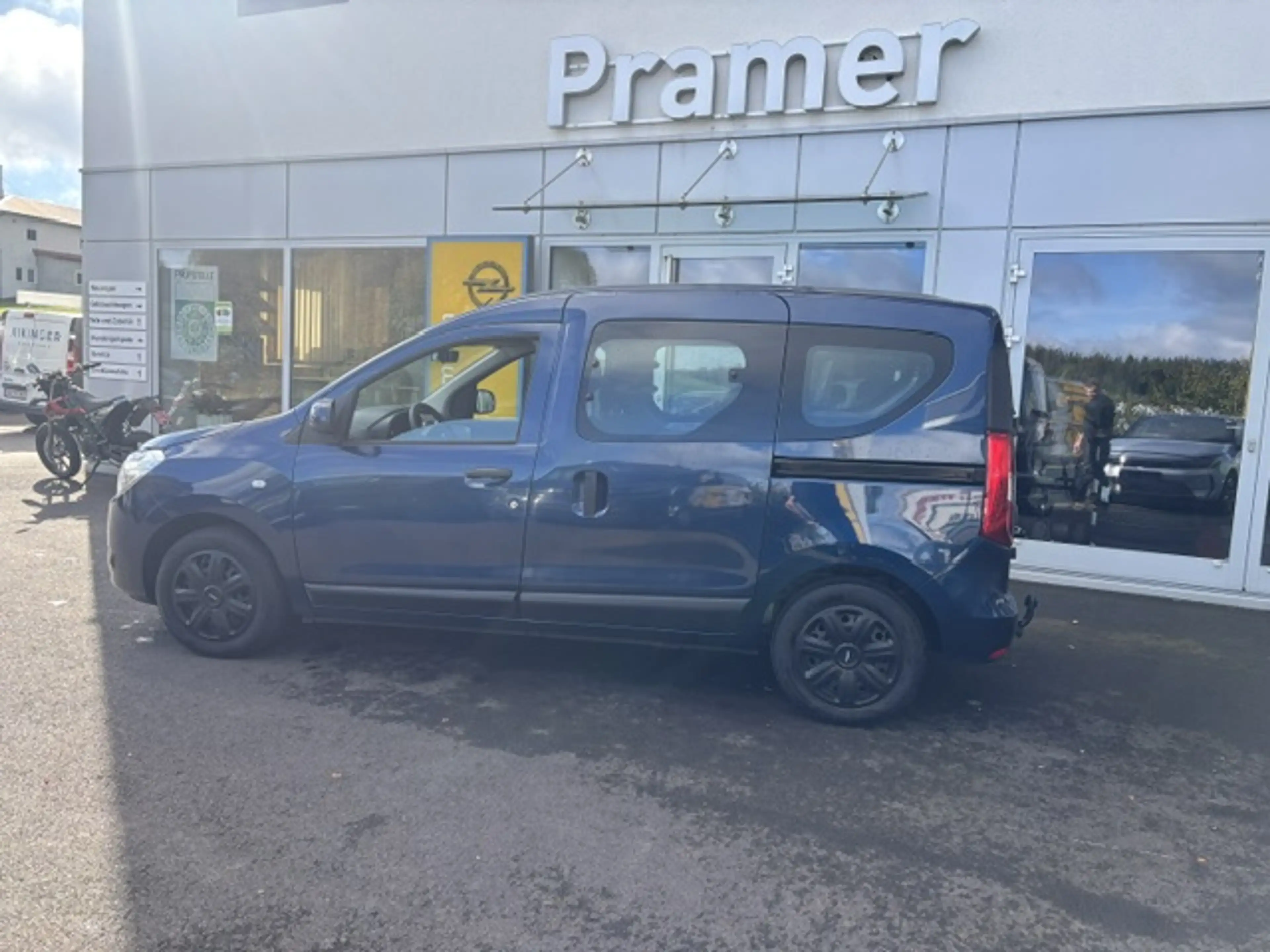 Dacia Dokker Supreme **Anhängekupplung, NAVI, 2 Schiebetüren** — photo 13