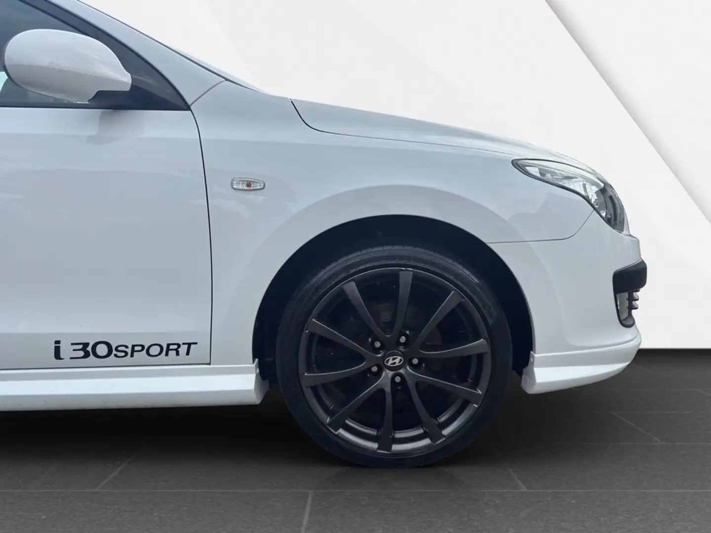 Hyundai i30 Comfort White - 1