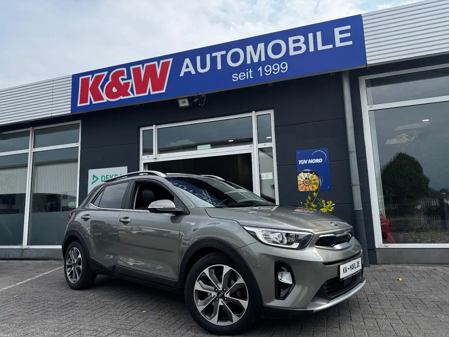 Kia Stonic Platinum AUTOM NAVI+CAM SCHIEBEDACH LEDER Grün - 1