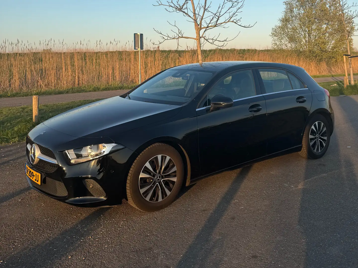 Mercedes-Benz A 180 Mercedes-Benz A-Klasse A 180 136pk 7G-DCT 2020 Zwa Black - 2