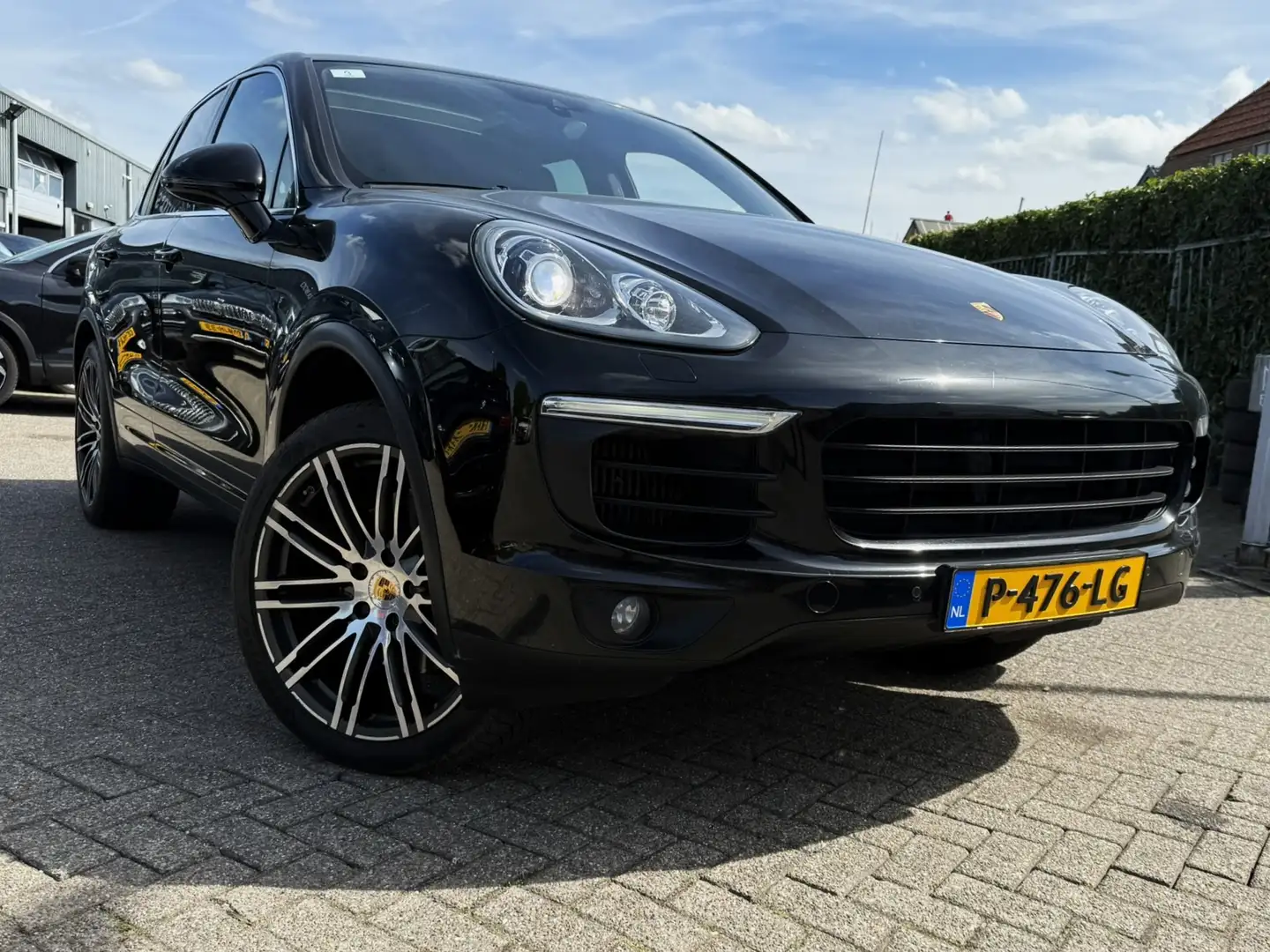 Porsche Cayenne 4.2 D S 385PK PANO/CAMERA/FLIPPERS/FULL OPTIONS! Zwart - 2