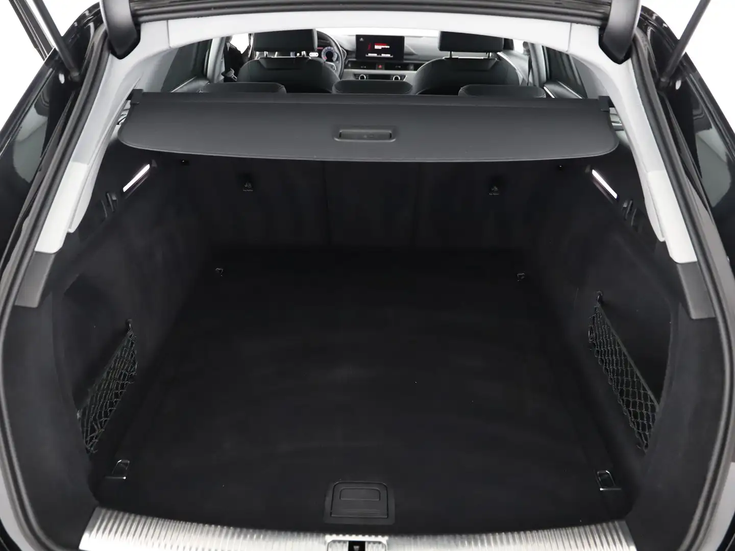 Audi A4 40 TDI advanced Schwarz - 1