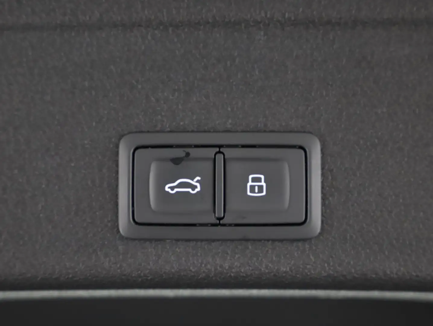 Audi A4 40 TDI advanced Schwarz - 2