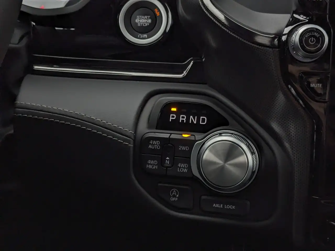 RAM 1500 снимка RAM 1500