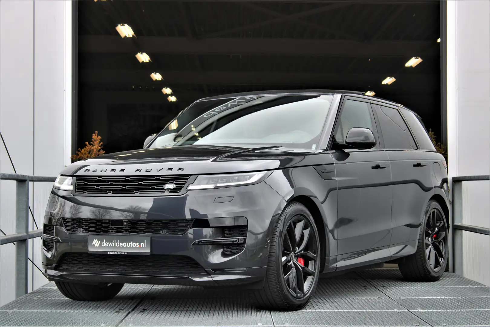 Land Rover Range Rover Sport 3.0 P460e Dynamic SE 460pk Pano Trekhaak Stoelvent Grijs - 1